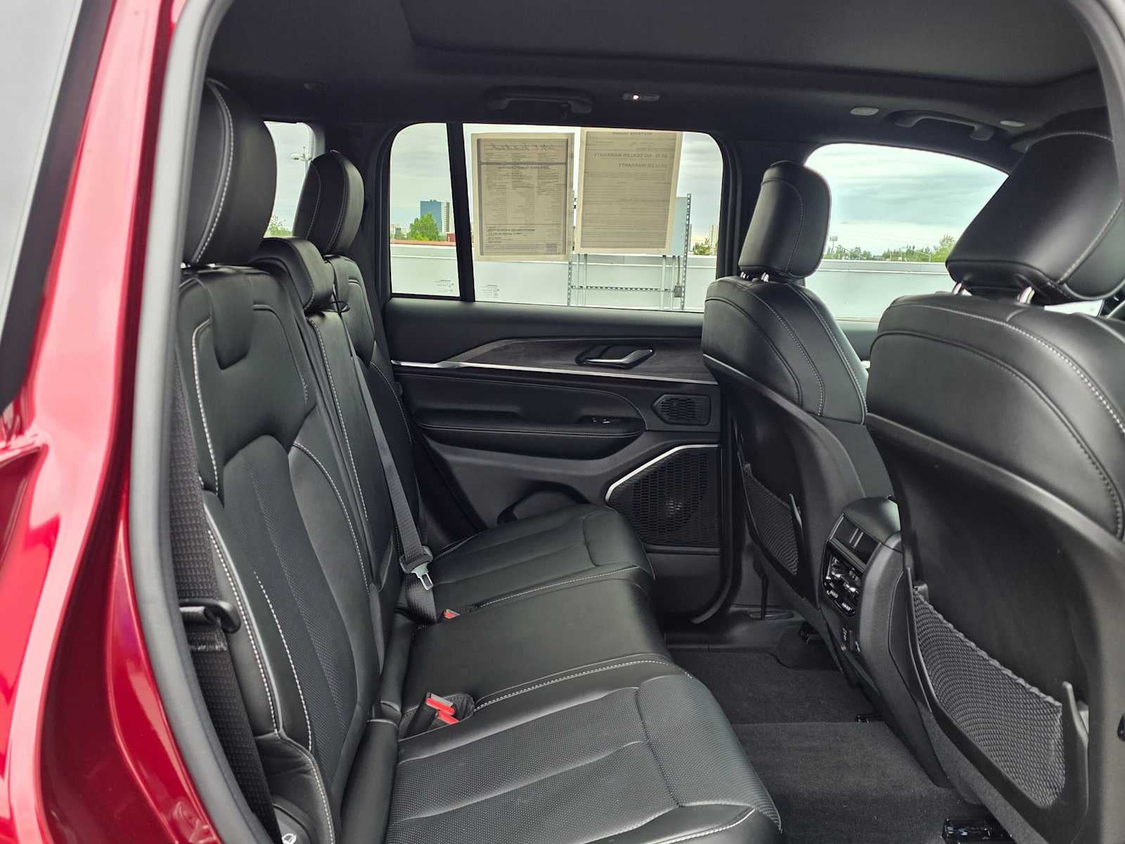 2025 Jeep Grand Cherokee Overland 4x4
