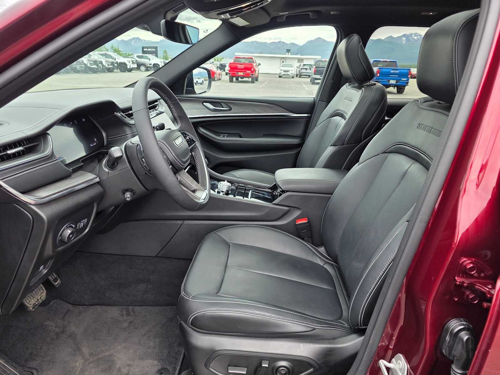2025 Jeep Grand Cherokee Overland 4x4