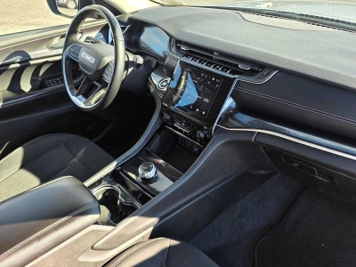 2022 Jeep Grand Cherokee L Laredo 4x4
