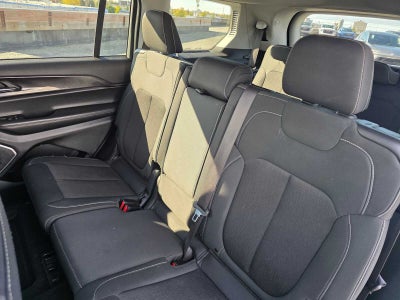2022 Jeep Grand Cherokee L Laredo 4x4