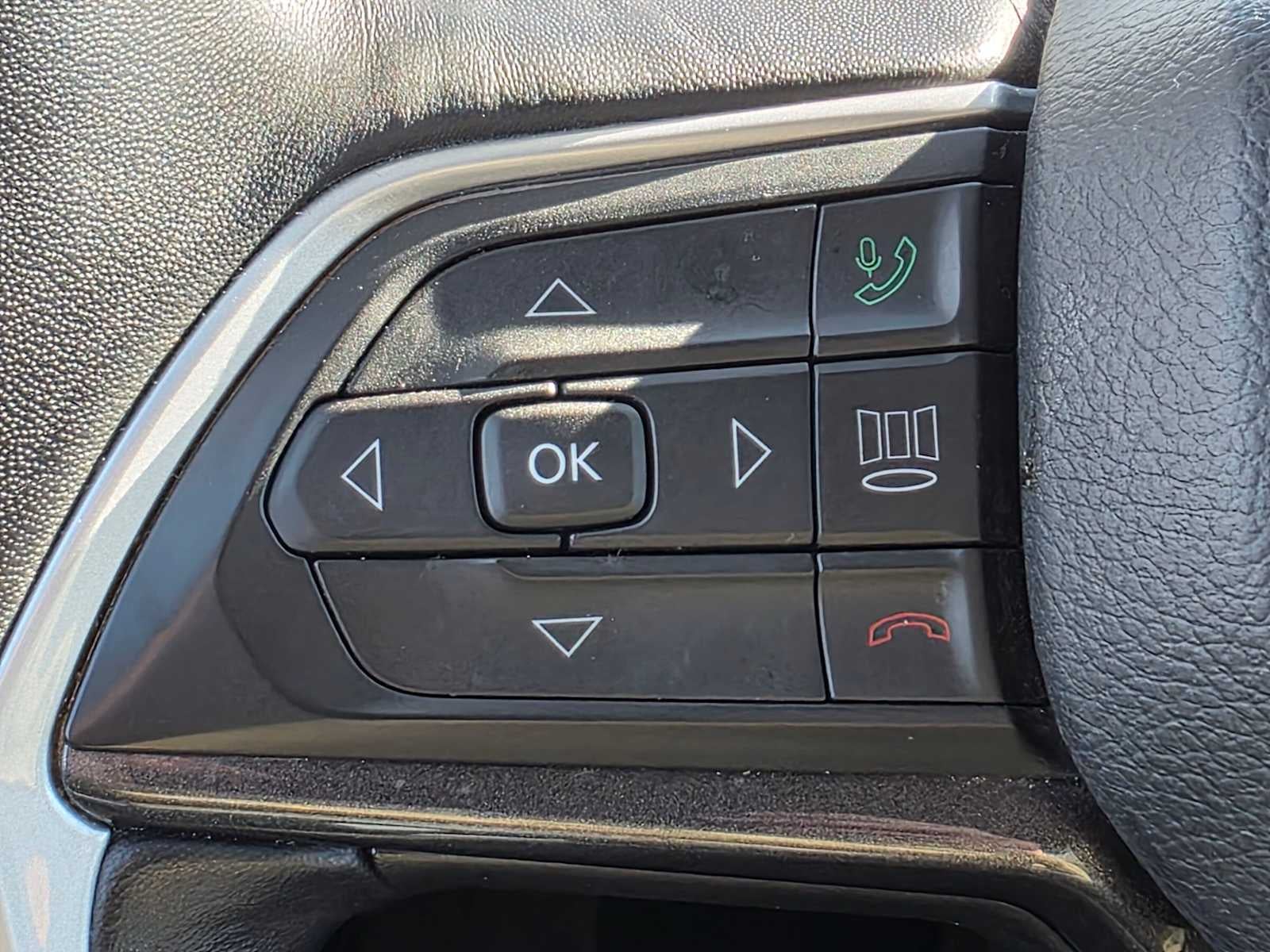 2022 Jeep Grand Cherokee L Laredo 4x4