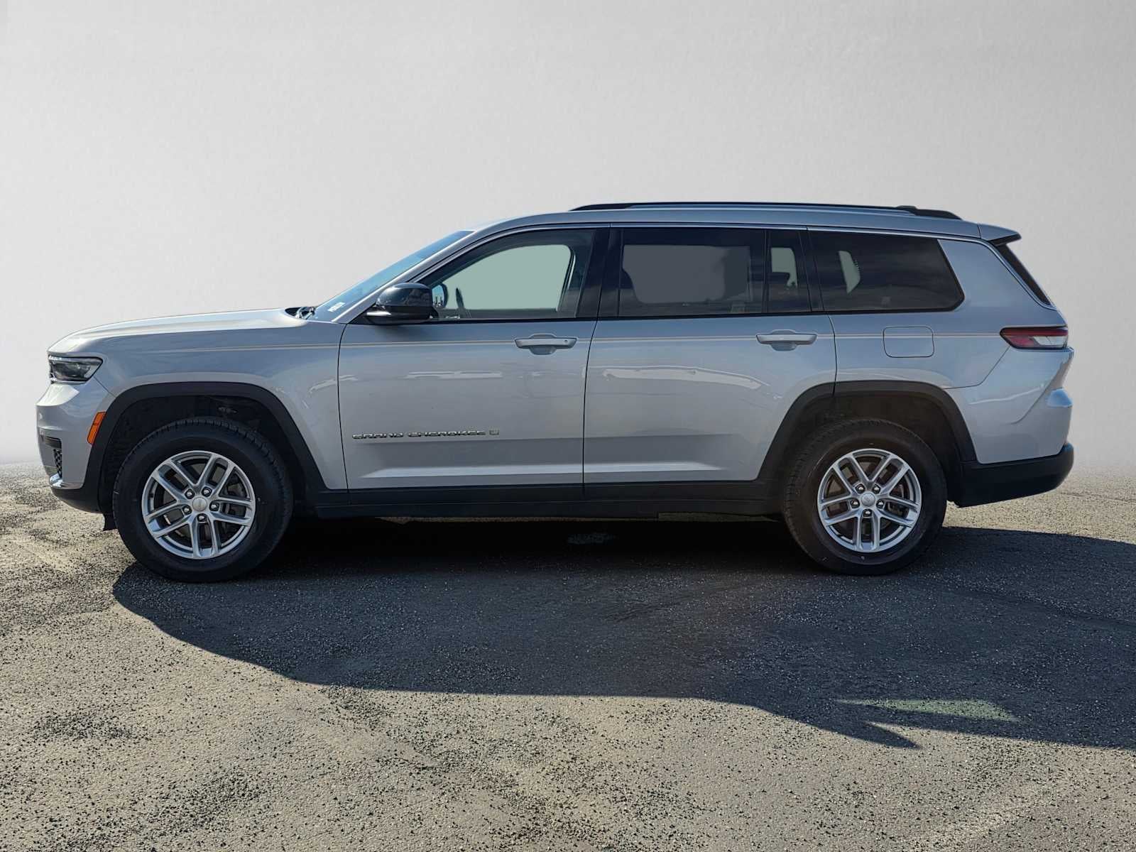 2022 Jeep Grand Cherokee L Laredo 4x4