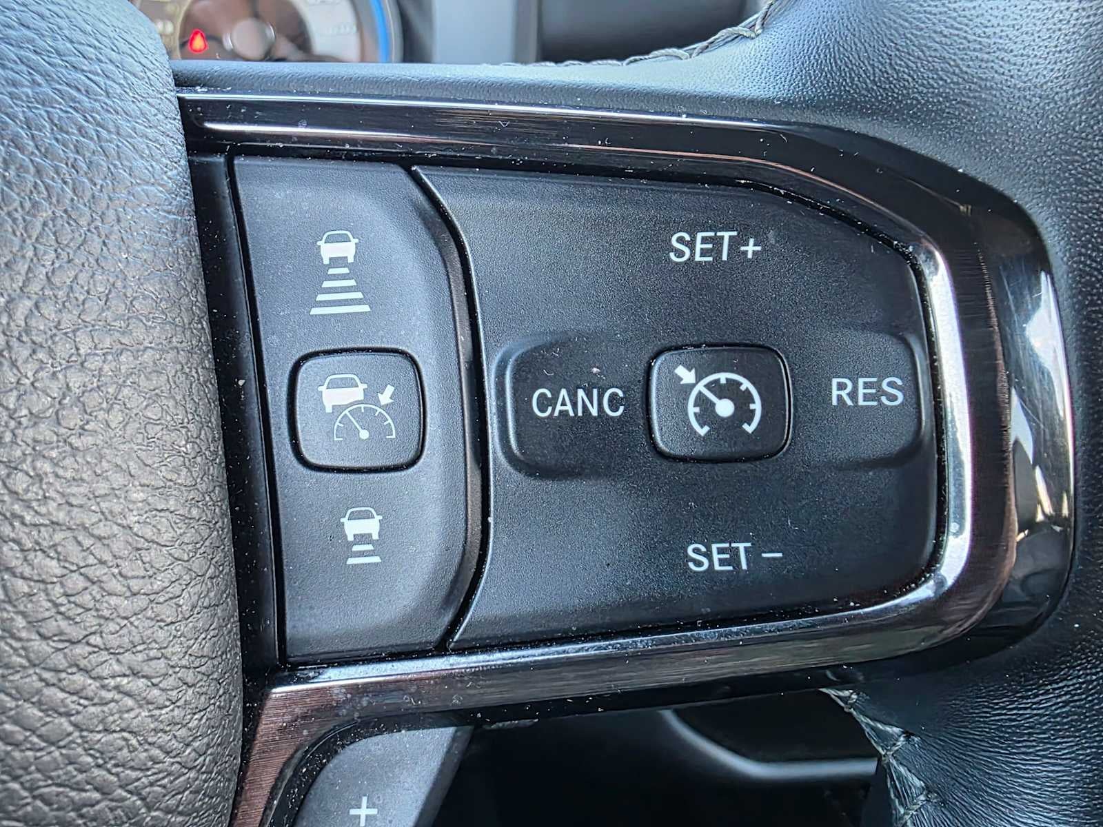 2022 RAM 1500 Limited Crew Cab 4x4 5'7" Box