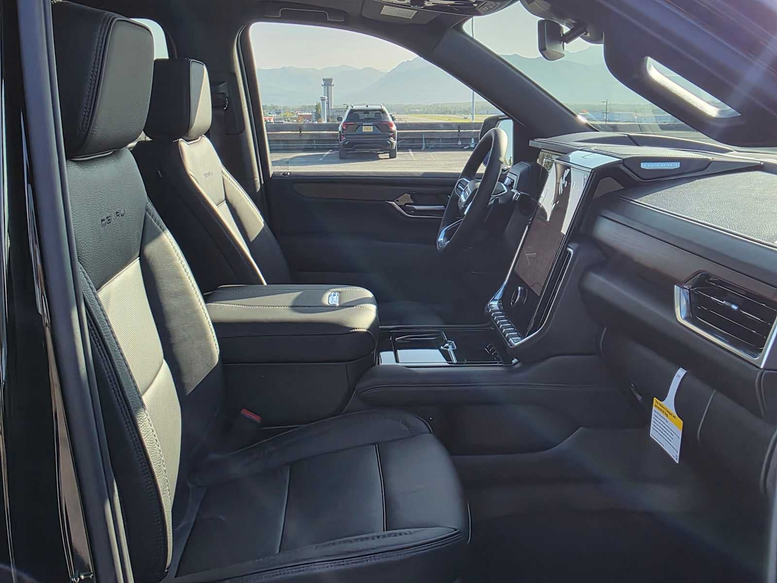 2026 GMC Yukon XL Denali - Photo 11