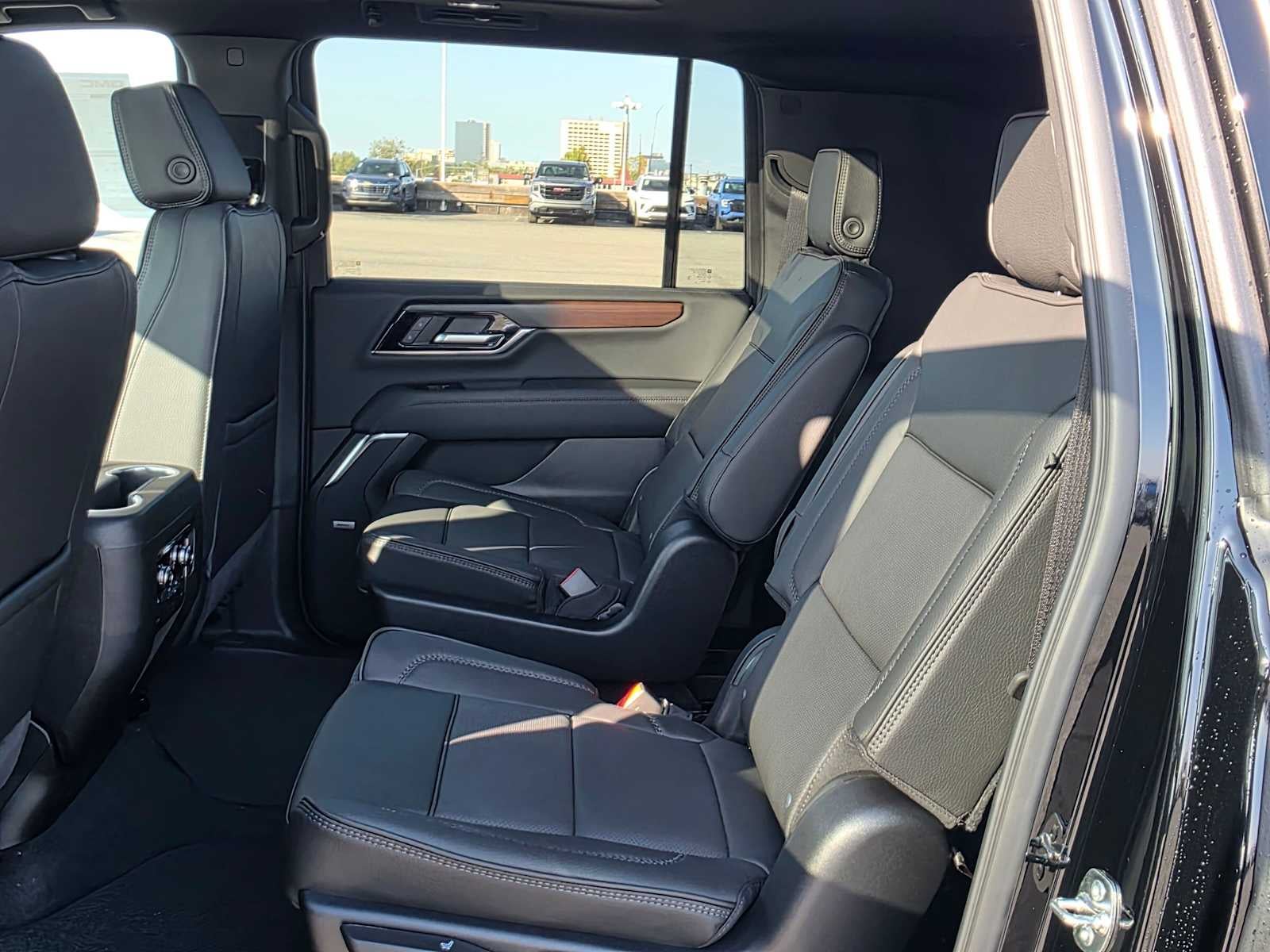 2026 GMC Yukon XL Denali - Photo 16
