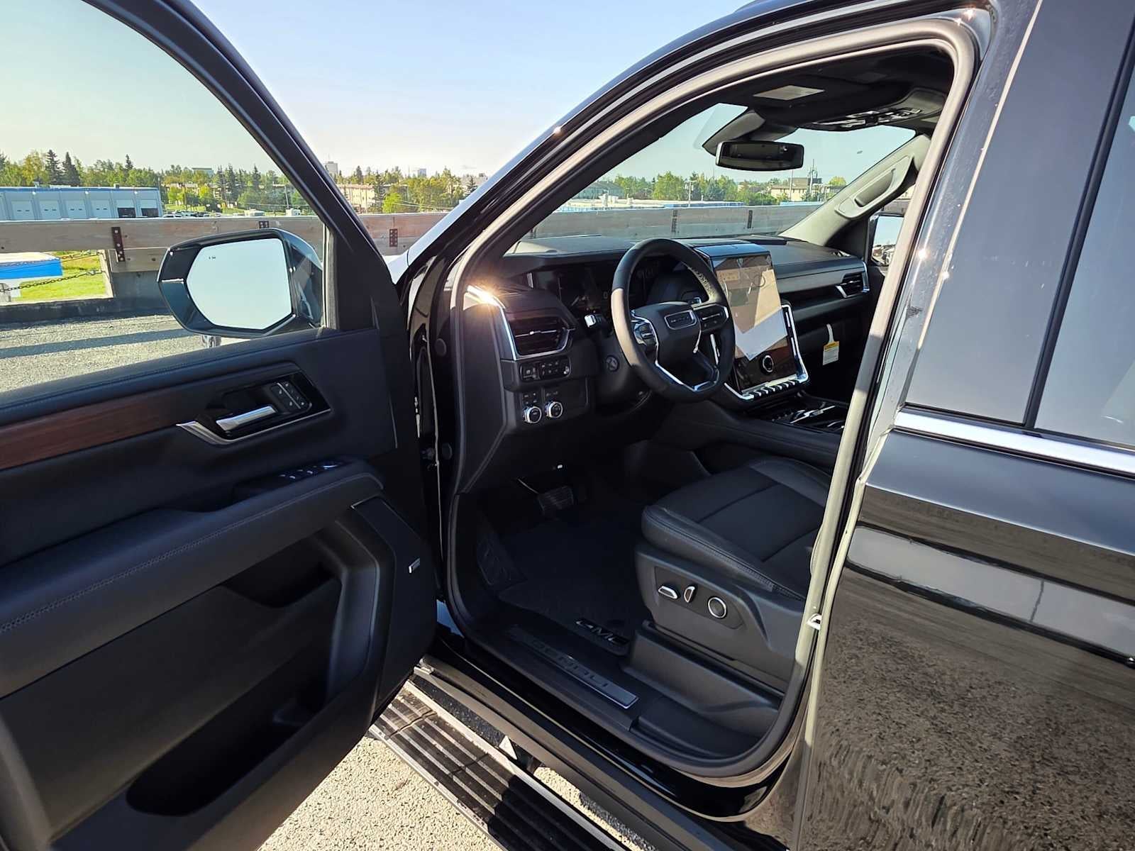 2026 GMC Yukon XL Denali - Photo 19