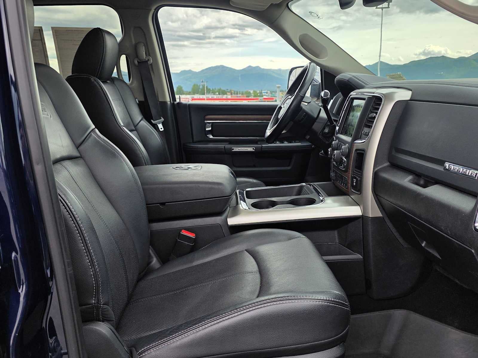2018 RAM 2500 Laramie Crew Cab 4x4 6'4" Box