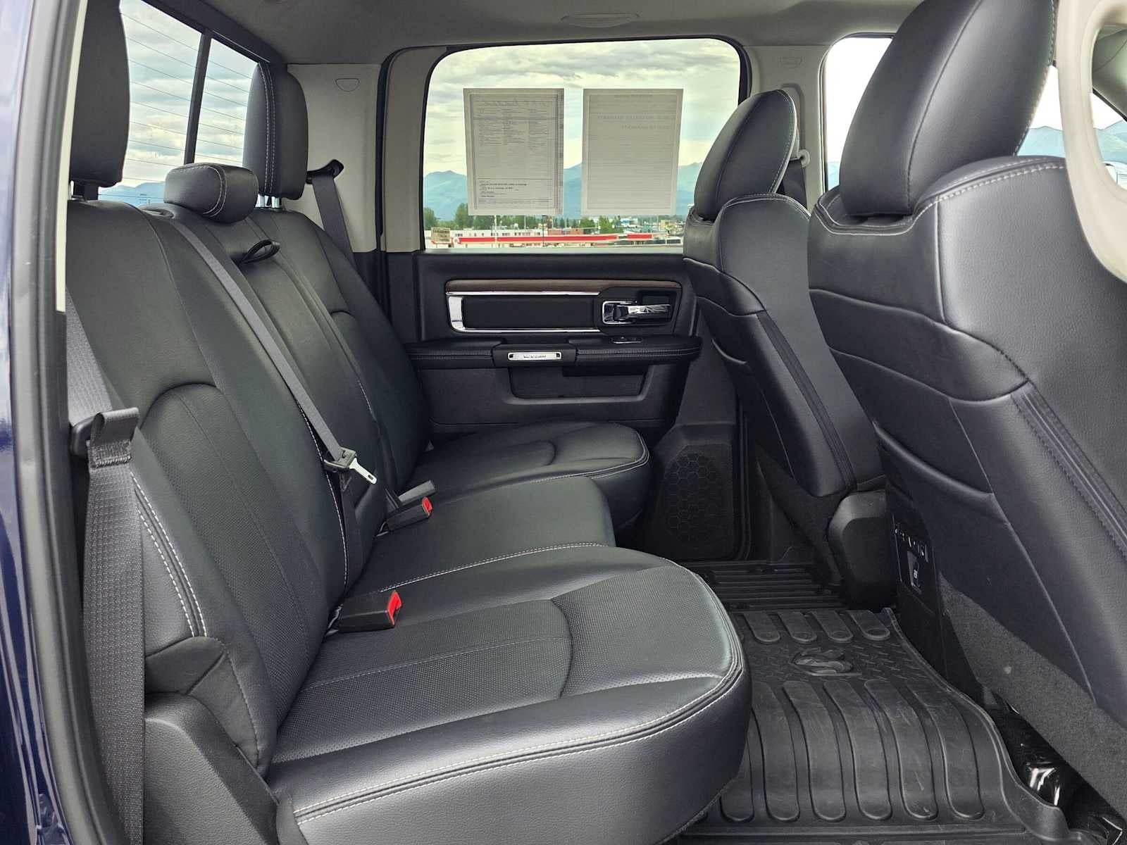 2018 RAM 2500 Laramie Crew Cab 4x4 6'4" Box