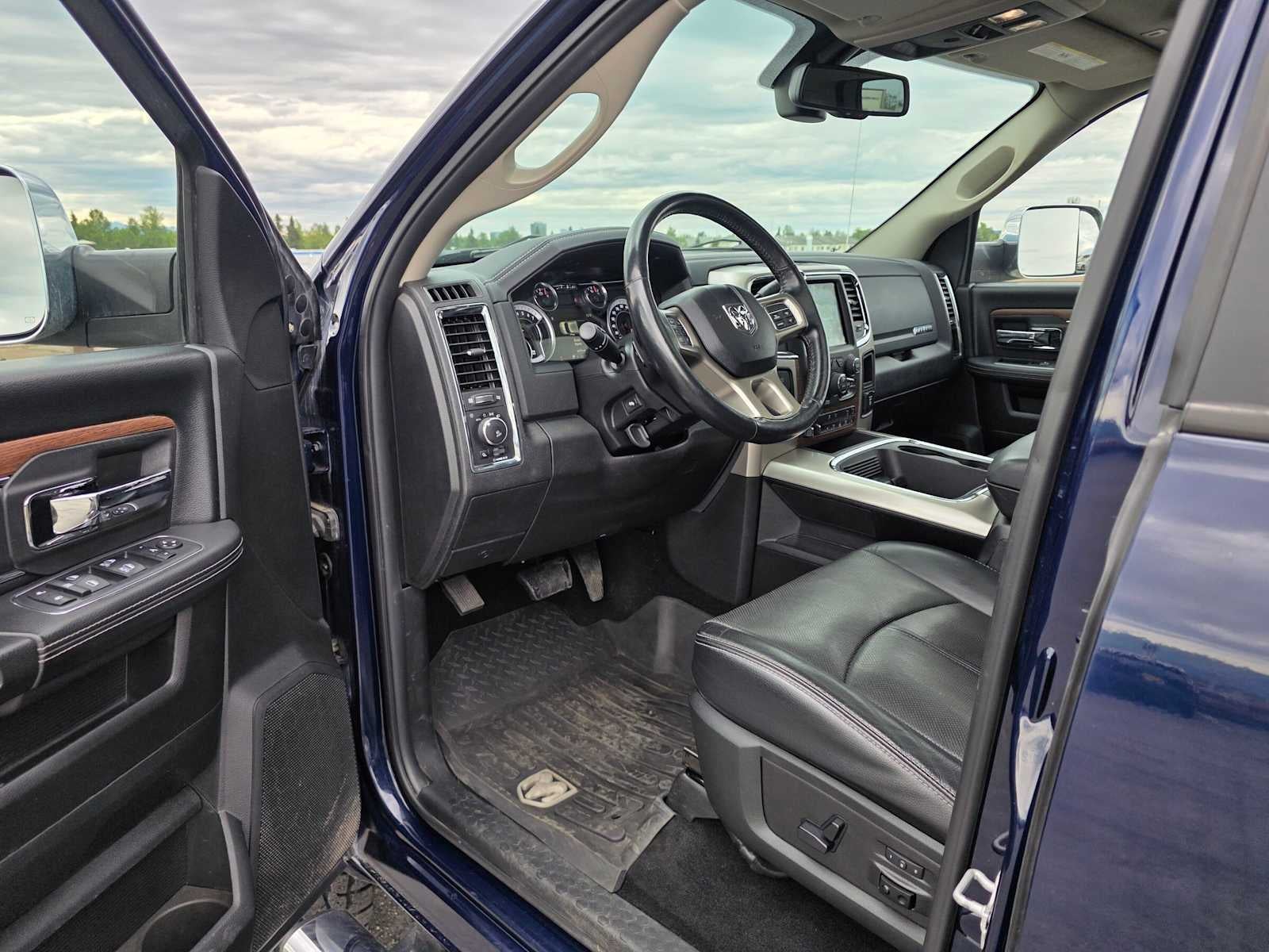 2018 RAM 2500 Laramie Crew Cab 4x4 6'4" Box