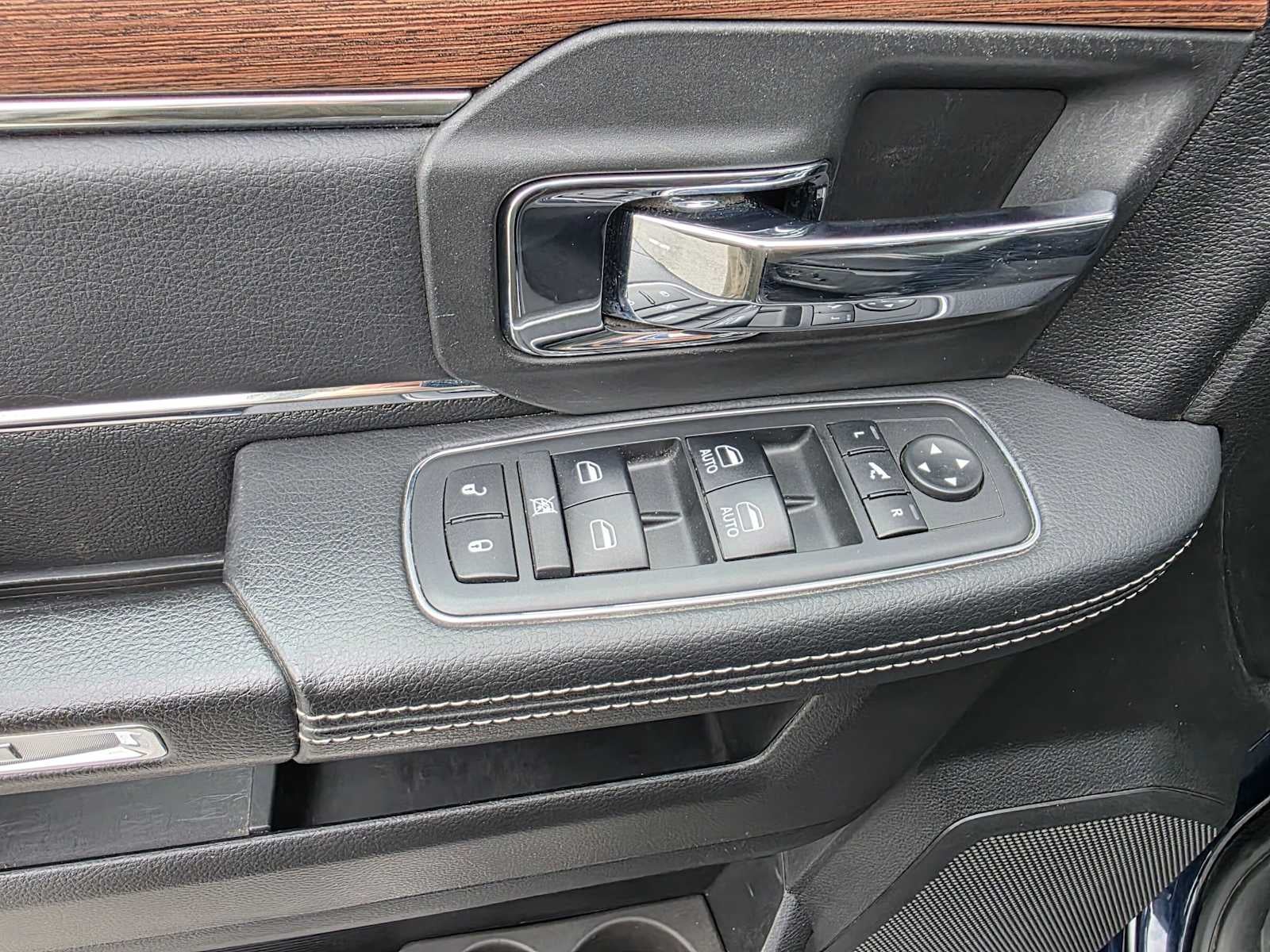 2018 RAM 2500 Laramie Crew Cab 4x4 6'4" Box