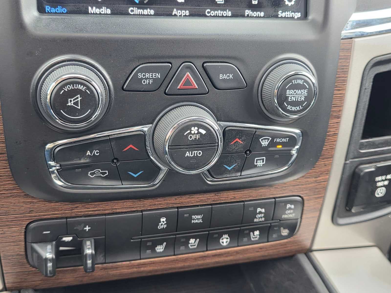 2018 RAM 2500 Laramie Crew Cab 4x4 6'4" Box