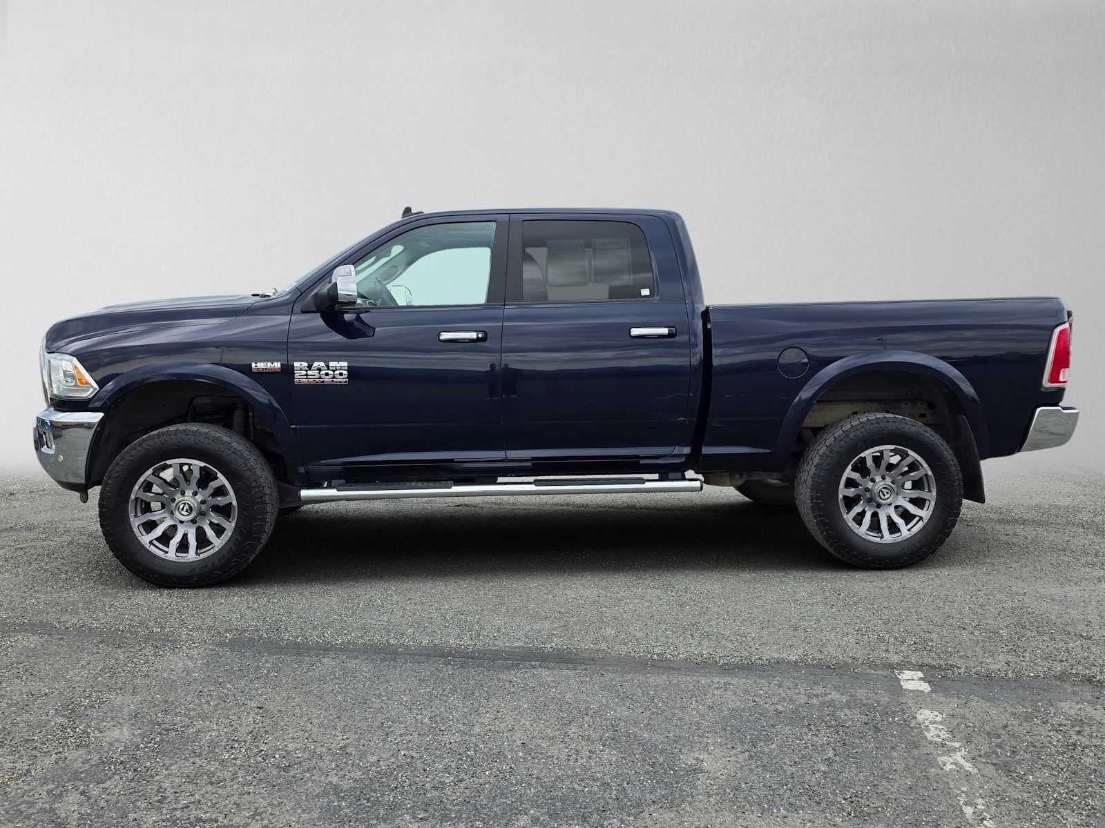 2018 RAM 2500 Laramie Crew Cab 4x4 6'4" Box